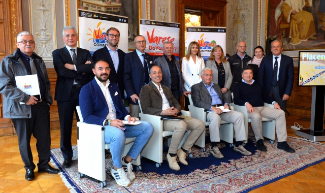 Camera di Commercio, Varese Sport Commission, Federcanottaggio, società remiere, associazioni delle strutture ricettive e autorità riunite ieri a Villa Ponti (foto Blitz)
