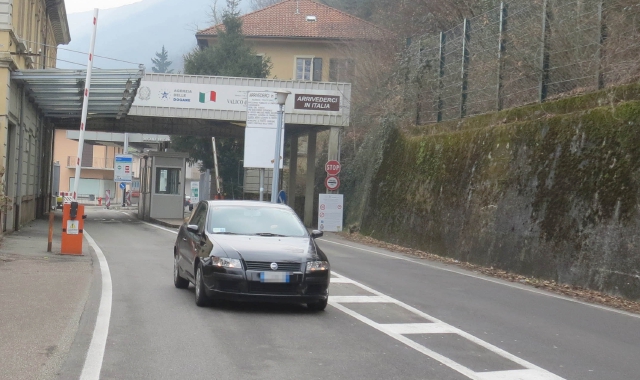 Il valico di frontiera di Porto Ceresio (Archivio)