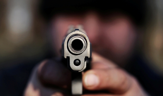 Minacce con la pistola giocattolo: pregiudicato in manette