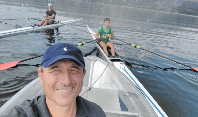 Giovanni Calabrese, d.t. di Gavirate, sul lago con Nicolò Carucci e Diego Paroli