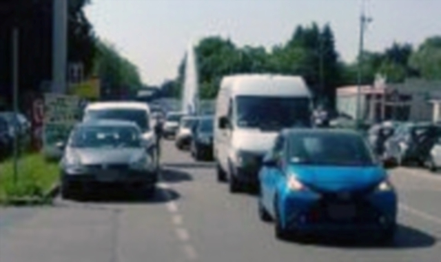 In città sulla Varesina passano ogni auto 4 milioni di auto (Foto Blitz)