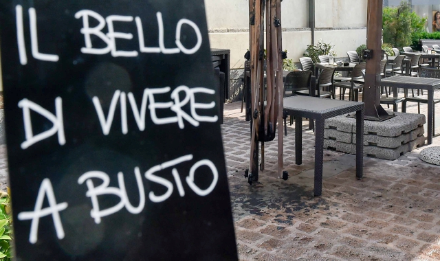I danni al dehors del Caffè Colombo (Blitz)