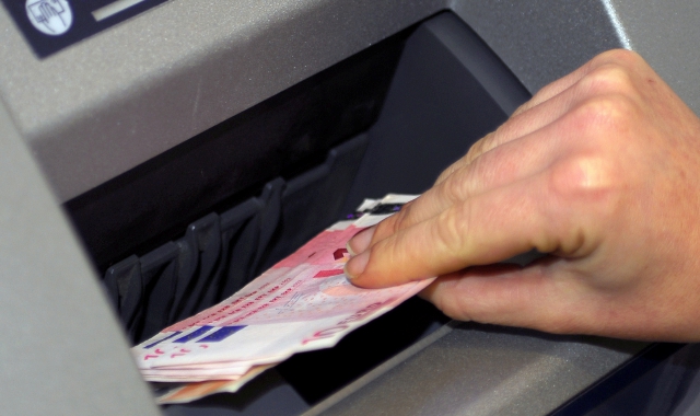 Truffa col bancomat, coppia nei guai