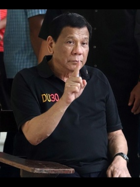 Duterte, ero gay, donne mi hanno curato