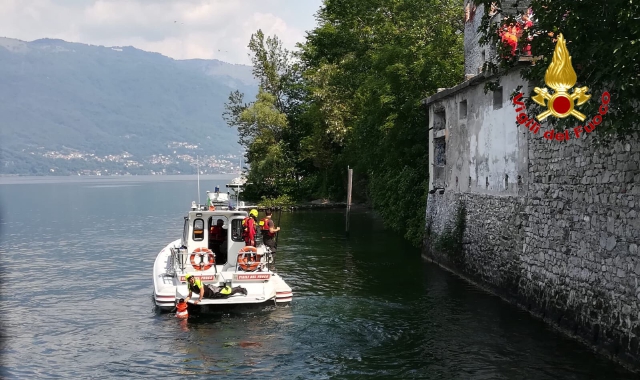 Vigili del fuoco in azione a Caldè