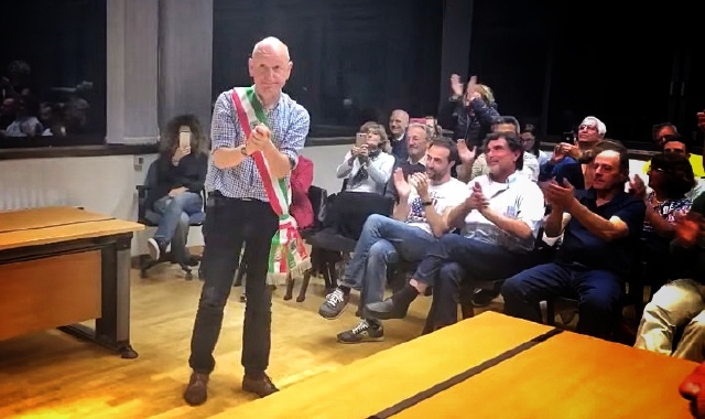 I festeggiamenti di Fabio Passera, confermato sindaco (Foto Red.)