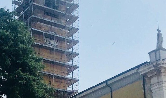 Il campanile che necessita di urgente restauro