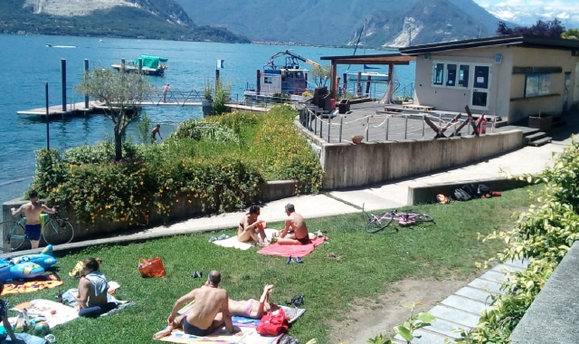 La spiaggia di Suna