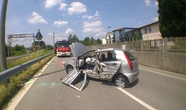 Il luogo dell’incidente in via per Venegono (foto Essepì)