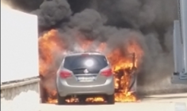 L’auto Gpl andata a fuoco alla Prealpina