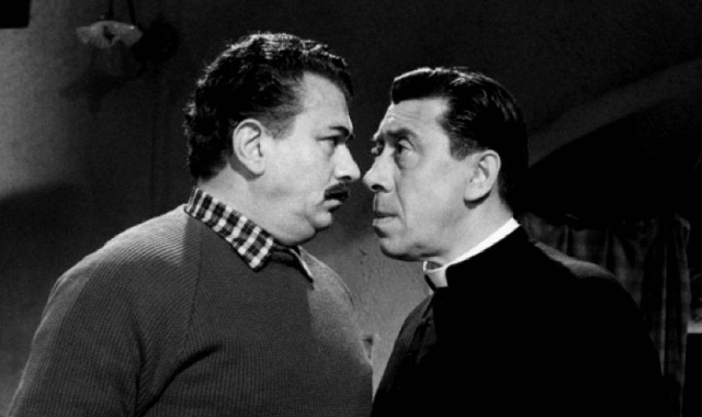 Peppone (Gino Cervi) e don Camillo (Fernandel, ovvero Fernand-Joseph-Désiré Contadin)