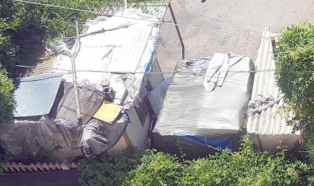 Le baracche occupate da abusivi in via Trieste (Blitz)