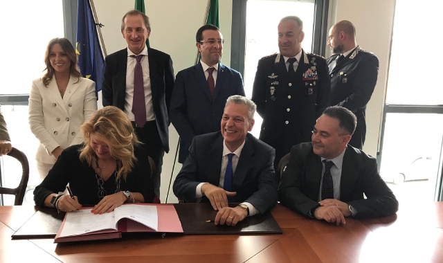 La storica firma del contratto d’affitto per la caserma di via Bellini (Blitz)
