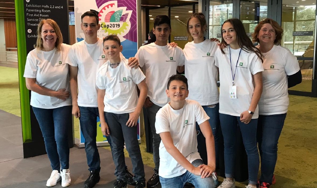 La squadra che ha partecipato al mondiale di robotica (Foto Red.)