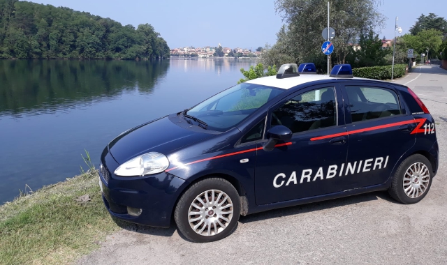 Carabinieri a Sesto Calende (Redazione)