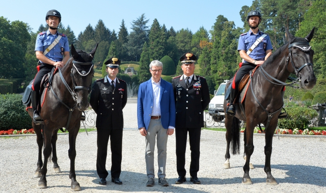 La pattuglia con il sindaco Galimberti, il colonnello Cappello e il capitano Currao (Foto Blitz)