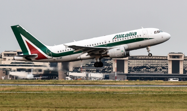 Ore 6.43: decolla il primo ”ex-Linate”
