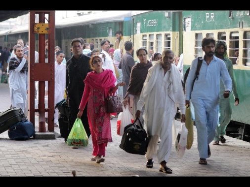 Pakistan sospende il treno con l'India
