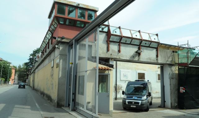 Spara al vicino: resta in carcere