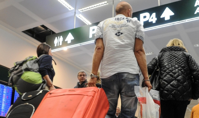 Passeggeri in partenza a Malpensa (Blitz)
