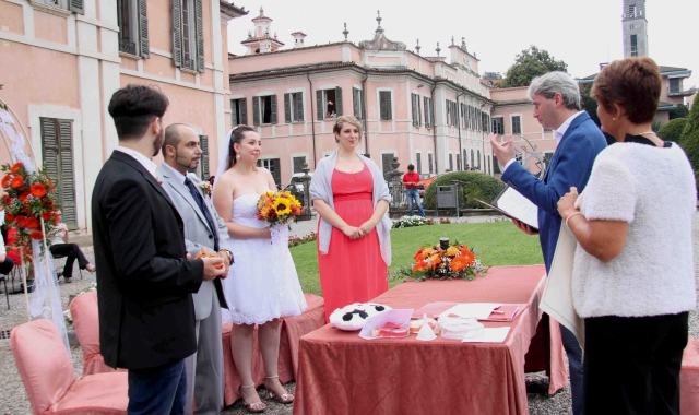 Un matrimonio del cortile di Palazzo Estense (Foto Blitz)