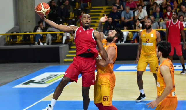 Jeremy Simmons (foto Blitz - GHIOTTO)