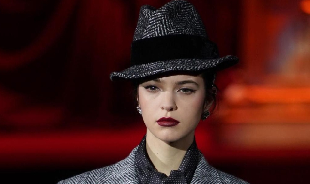 Un modello di Dolce e Gabbana, una proposta Prada e di Giorgio Armani