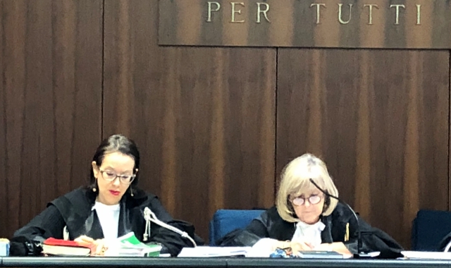 A destra, il giudice Renata Peragallo (foto Blitz)