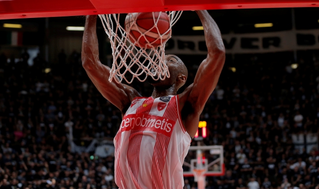 Una schiacciata di Jeremy Simmons (Ciamillo)
