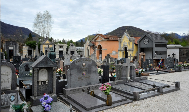 Il cimitero di Lavena Ponte Tresa (Foto Blitz)