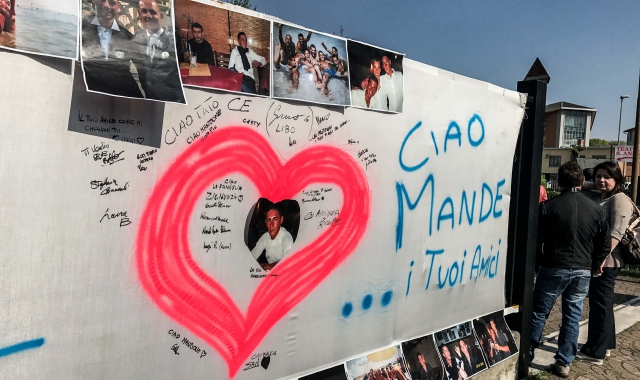 Le testimonianze di affetto al funerale di Mendola
