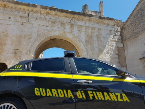 Gdf, arrestati gestori black market