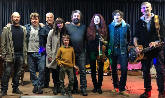 Concluso il tour  in Italia si è fermato a Somma Lombardo Eric Andersen con altri musicisti di fama mondiale tra cui Scarlet Rivera, la violinista di Bob Dylan (Renzo Chiesa)