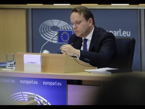 Ue: bocciato commissario Ungheria