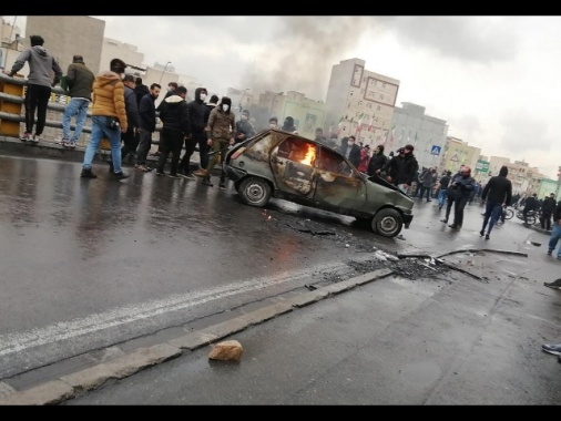 Teheran, 12 vittime da inizio proteste