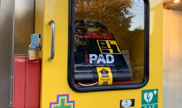 La ragazza è stata salvata col defibrillatore