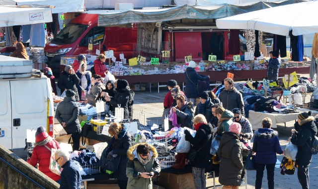 Bancarelle anche a Natale e Capodanno