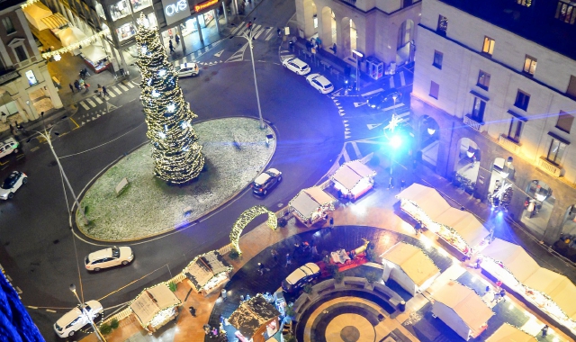 Piazza Monte Grappa vista dall’alto della torre civica (Blitz)