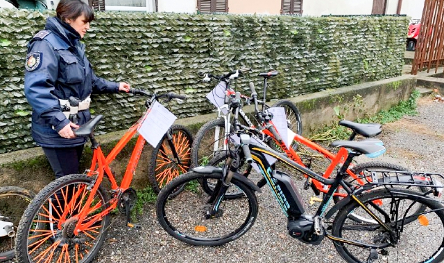 Per riavere le bici se ne deve dimostrare la proprietà (foto Blitz) 