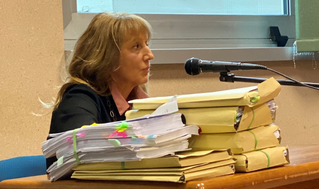 L’ex assessore alle Opere pubbliche, Chiara Lazzarini in aula durante il confronto davanti al giudice Daniela Frattini