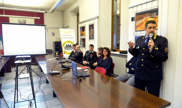 La riunione con i cittadini sul tema del Controllo di vicinato  (Foto Blitz)