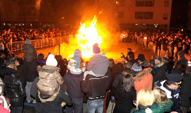 Il falò s’infiamma di polemiche