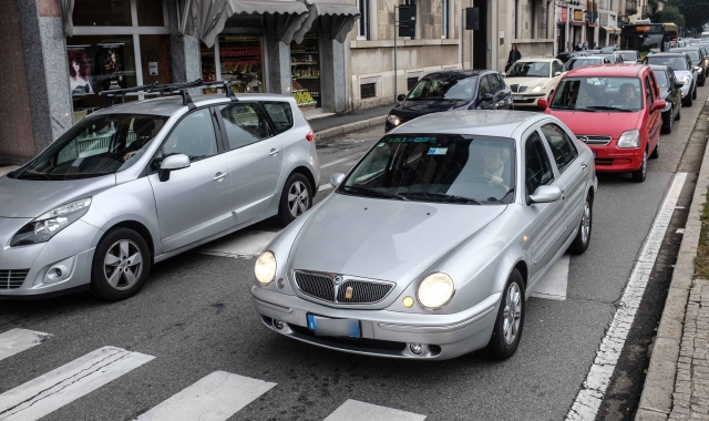 Viale Milano si conferma la strada più pericolosa di Gallarate (Archivio)