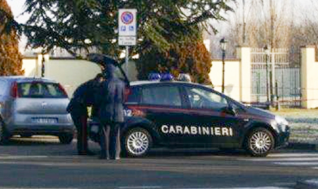 I carabinieri davanti al cimitero di Garbatola il 31 dicembre 2016 (Archivio)