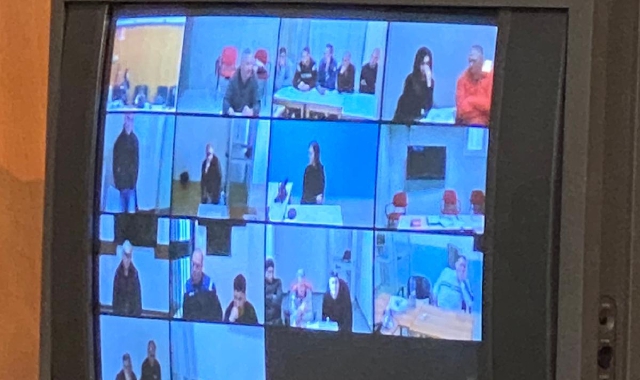 Imputati in videoconferenza al processo alla cosca ‘ndranghetista di Lonate (Foto Redazione)