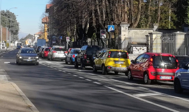 Rosso più veloce, tutti in coda