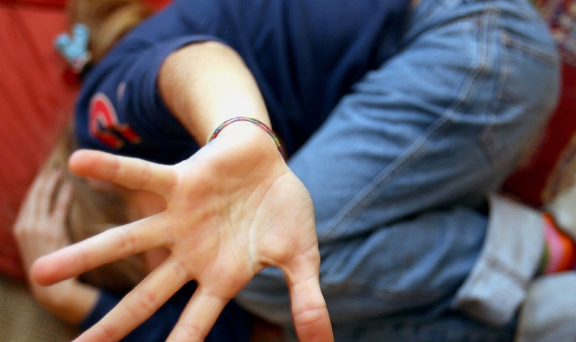 Maltratta la figlia disabile: cinque anni