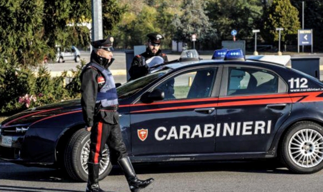 Una pattuglia di carabinieri (foto Blitz)
