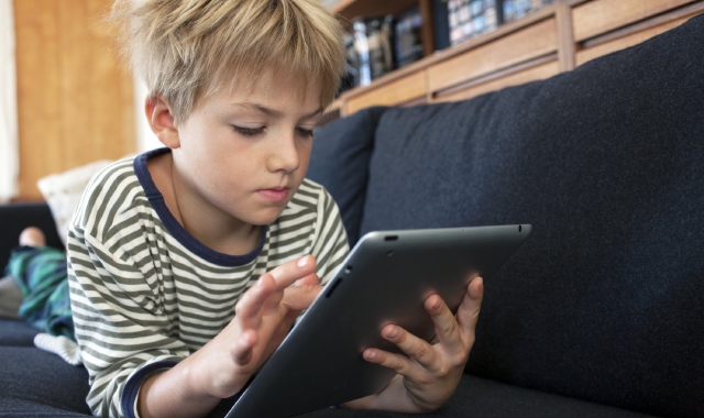 Bambini e tablet, i consigli degli esperti