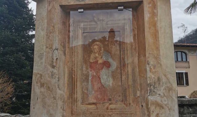 Uno dei tre affreschi devozionali  che verranno restaurati dal Comune
